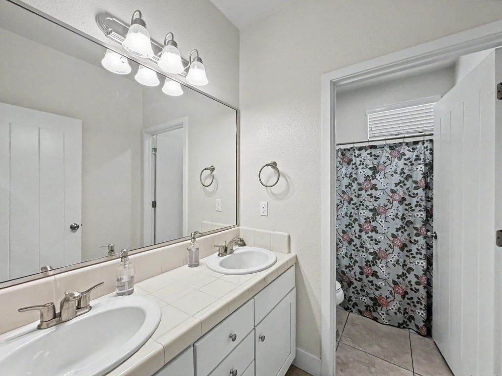 Image 20 of property listing at 3659 N Pearwood Avenue, Fresno, CA 93727