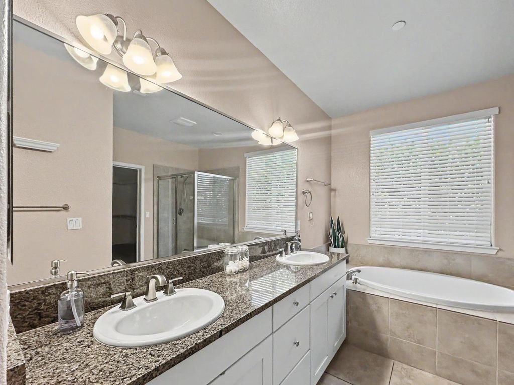 Image 26 of property listing at 3659 N Pearwood Avenue, Fresno, CA 93727