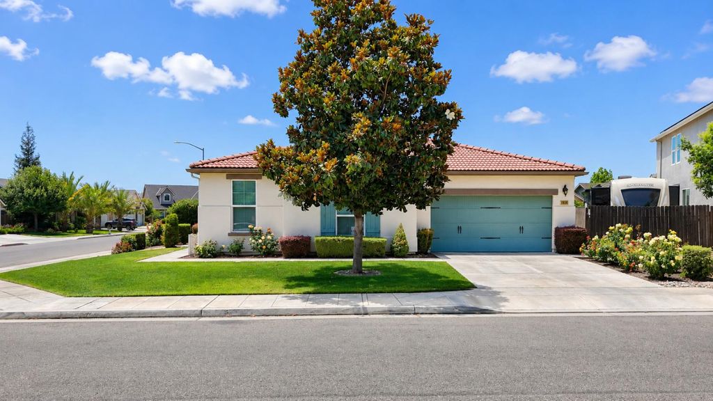 Image 3 of property listing at 3659 N Pearwood Avenue, Fresno, CA 93727