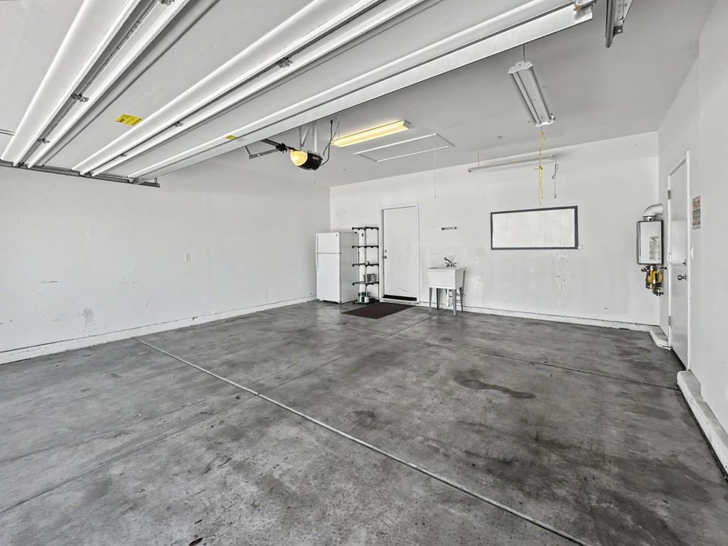 Image 33 of property listing at 3659 N Pearwood Avenue, Fresno, CA 93727