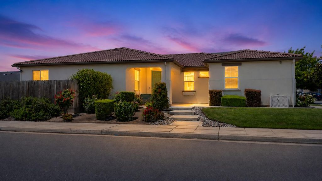 Image 6 of property listing at 3659 N Pearwood Avenue, Fresno, CA 93727