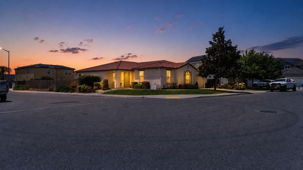 Image 8 of property listing at 3659 N Pearwood Avenue, Fresno, CA 93727