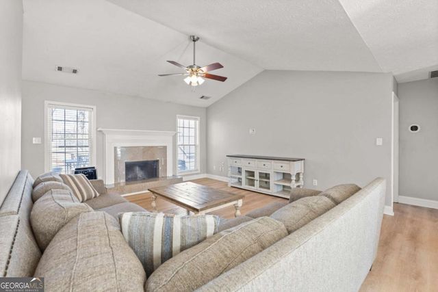 5675 Bridle Glen Dr., Sugar Hill, GA 30518