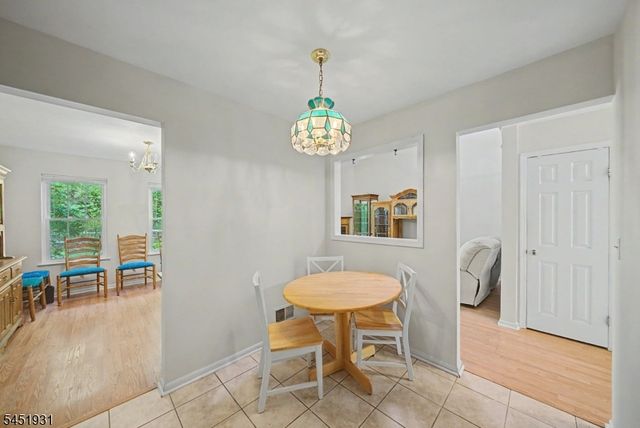 25 Pelican Pt, Hampton Twp., NJ 07860
