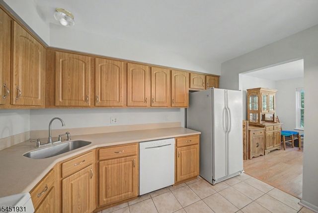 25 Pelican Pt, Hampton Twp., NJ 07860