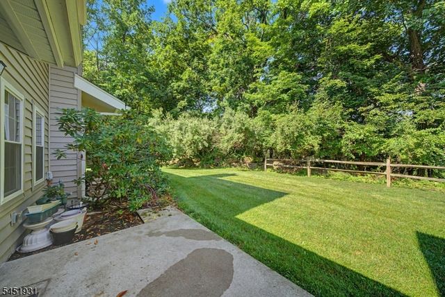 25 Pelican Pt, Hampton Twp., NJ 07860