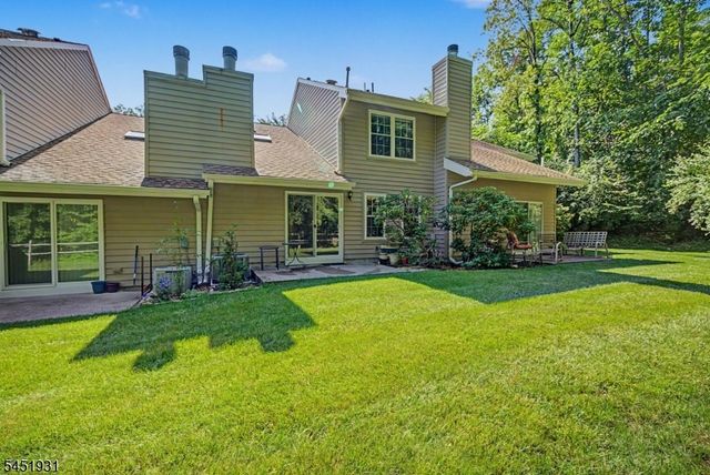 25 Pelican Pt, Hampton Twp., NJ 07860