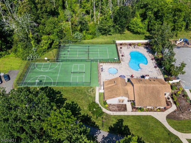 25 Pelican Pt, Hampton Twp., NJ 07860