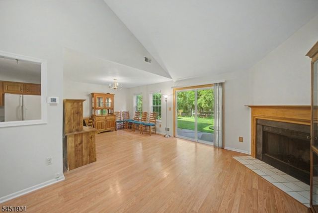 25 Pelican Pt, Hampton Twp., NJ 07860