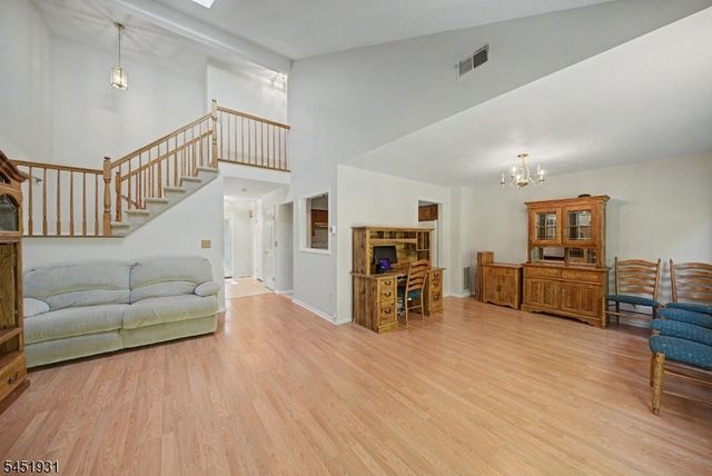 25 Pelican Pt, Hampton Twp., NJ 07860