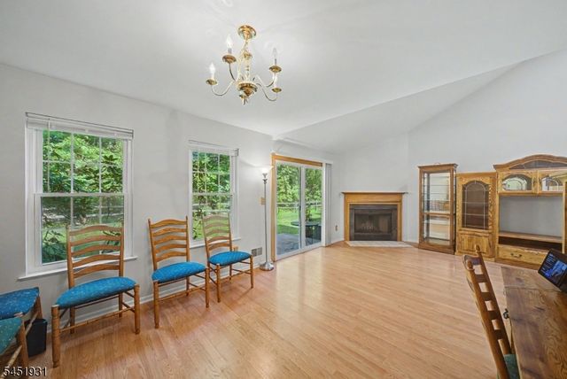 25 Pelican Pt, Hampton Twp., NJ 07860