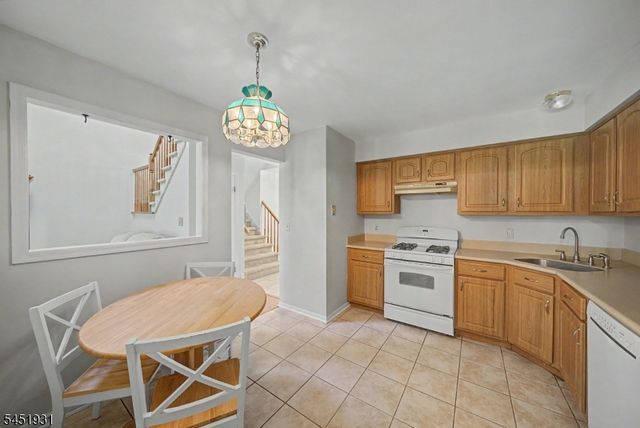 25 Pelican Pt, Hampton Twp., NJ 07860
