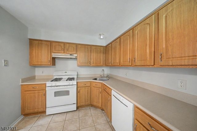 25 Pelican Pt, Hampton Twp., NJ 07860