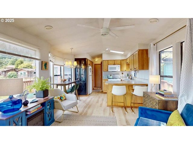 19921 WHALESHEAD Rd U3, Brookings, OR 97415