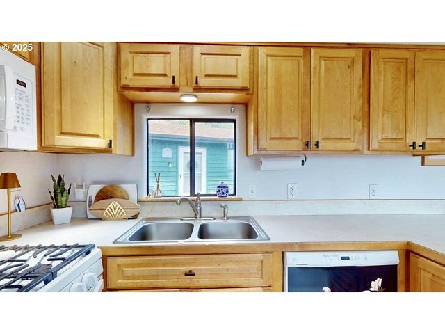 19921 WHALESHEAD Rd U3, Brookings, OR 97415