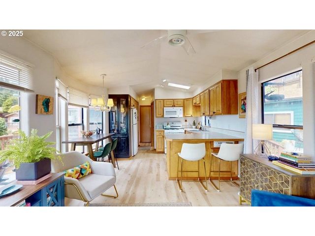 19921 WHALESHEAD Rd U3, Brookings, OR 97415