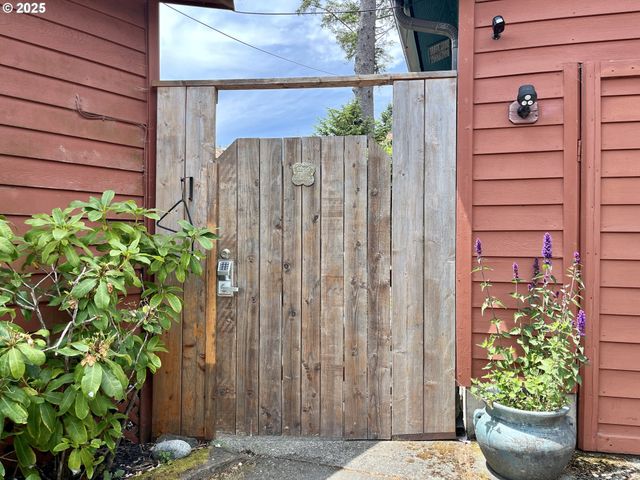 19921 WHALESHEAD Rd U3, Brookings, OR 97415