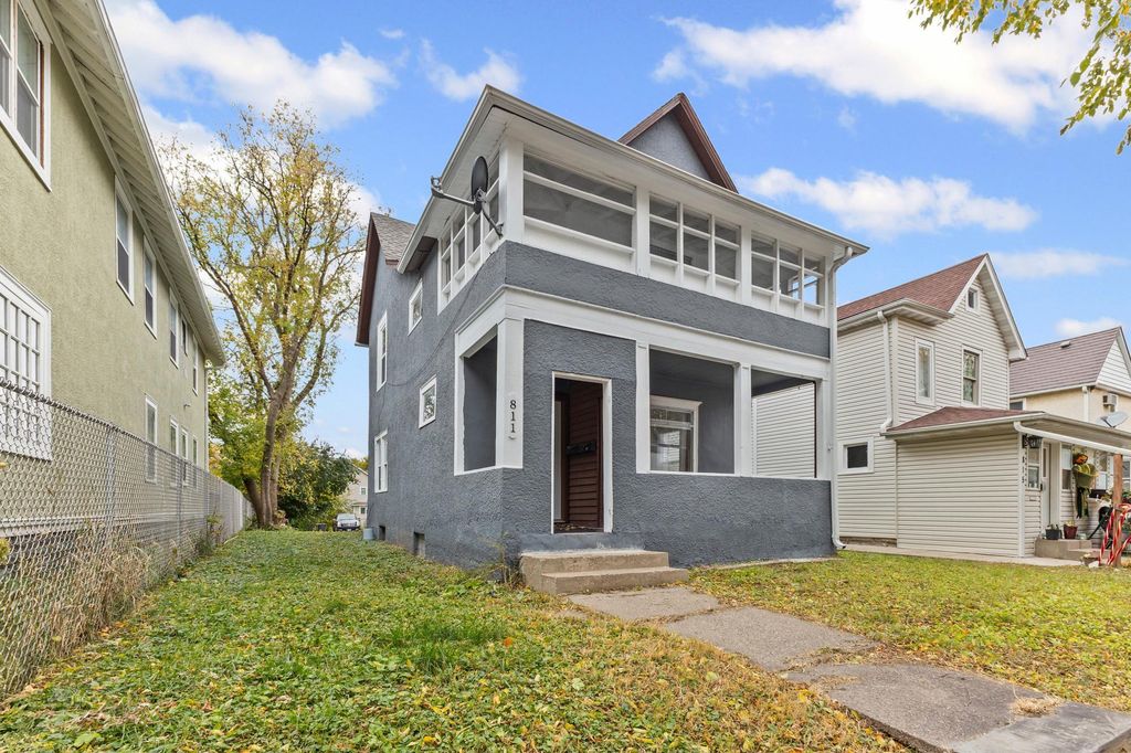 811 Queen Avenue N, Minneapolis, MN 55411