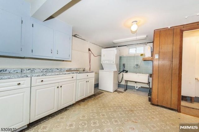 74 Pine Street, Verona, NJ 07044