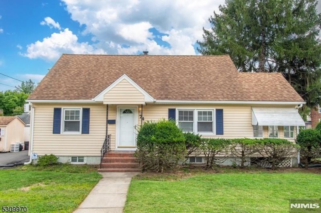 74 Pine Street, Verona, NJ 07044