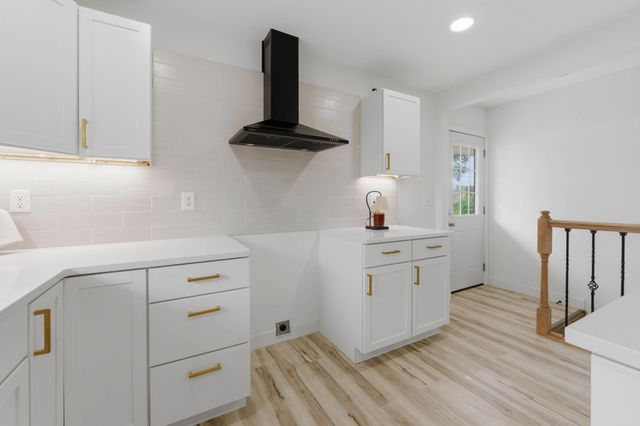 411 E 6th St, Valley Center, KS 67147