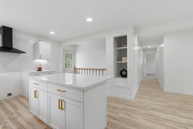411 E 6th St, Valley Center, KS 67147