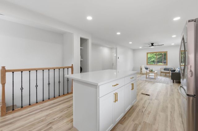 411 E 6th St, Valley Center, KS 67147