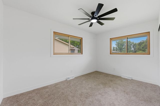 411 E 6th St, Valley Center, KS 67147