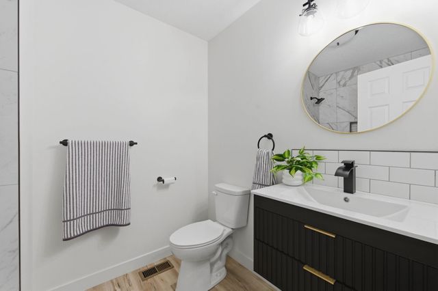 411 E 6th St, Valley Center, KS 67147