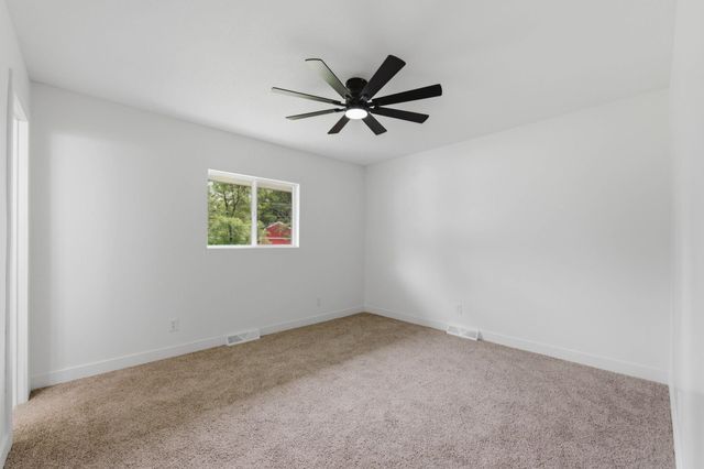 411 E 6th St, Valley Center, KS 67147