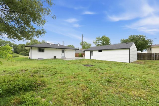 411 E 6th St, Valley Center, KS 67147
