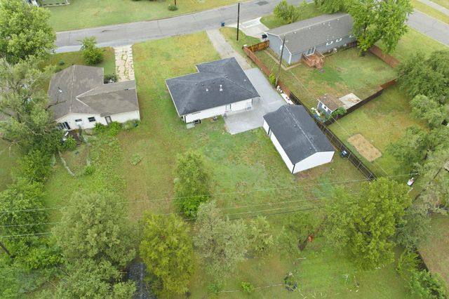411 E 6th St, Valley Center, KS 67147