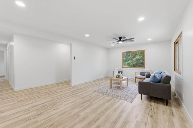 411 E 6th St, Valley Center, KS 67147