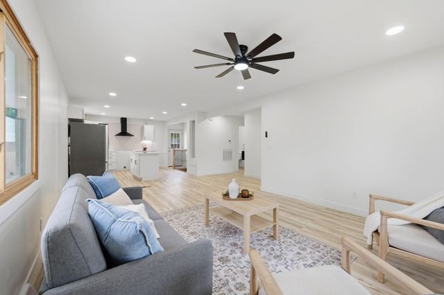 411 E 6th St, Valley Center, KS 67147