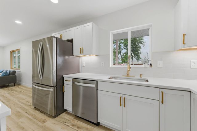 411 E 6th St, Valley Center, KS 67147