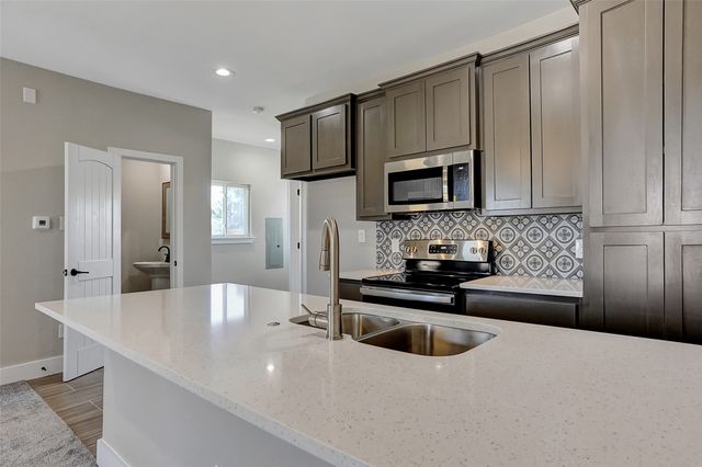 1304 Country Road, Whitesboro, TX 76273
