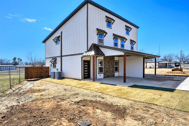 1304 Country Road, Whitesboro, TX 76273