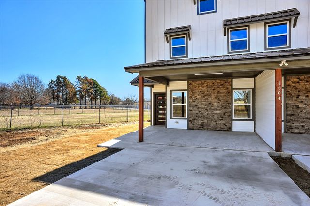 1304 Country Road, Whitesboro, TX 76273