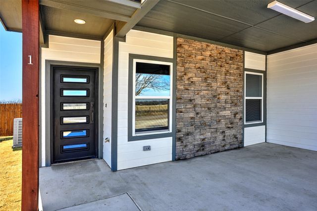 1304 Country Road, Whitesboro, TX 76273
