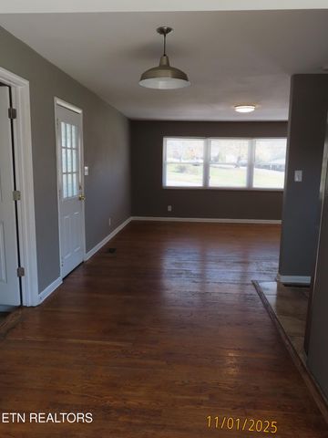 6613 Burbank Circle, Knoxville, TN 37918