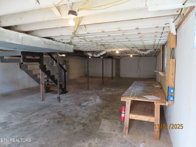 6613 Burbank Circle, Knoxville, TN 37918