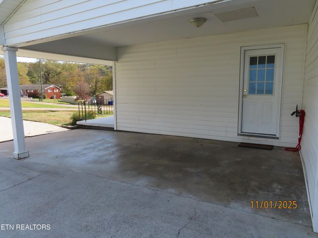 6613 Burbank Circle, Knoxville, TN 37918