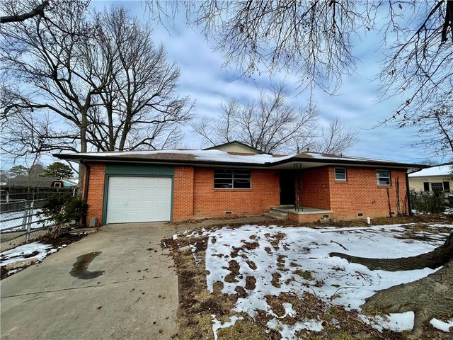 1714 Horseshoe Drive, Springdale, AR 72762