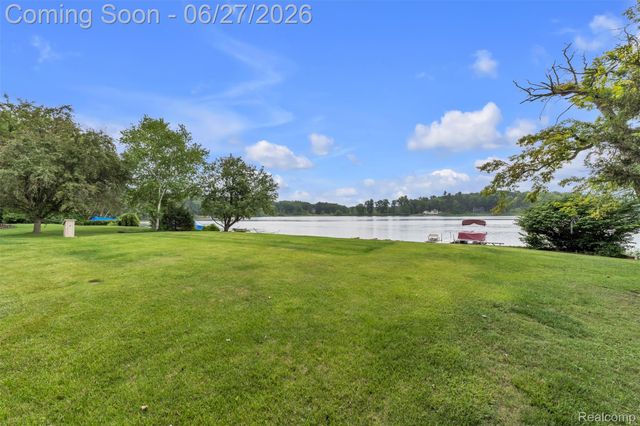 2276 Webster Park Drive, Genoa Township, MI 48843