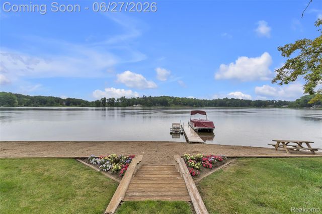 2276 Webster Park Drive, Genoa Township, MI 48843