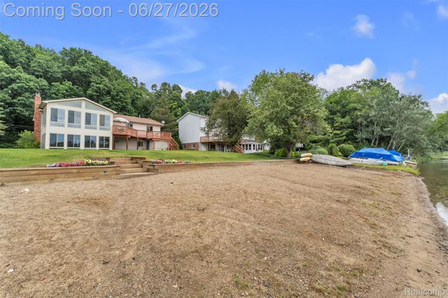 2276 Webster Park Drive, Genoa Township, MI 48843