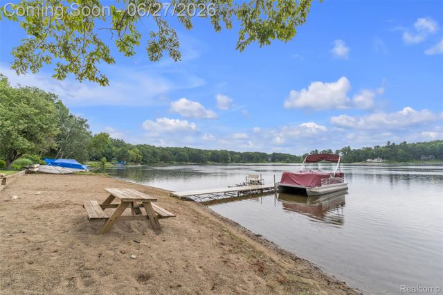 2276 Webster Park Drive, Genoa Township, MI 48843