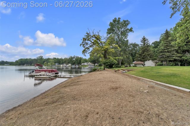 2276 Webster Park Drive, Genoa Township, MI 48843