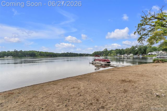 2276 Webster Park Drive, Genoa Township, MI 48843