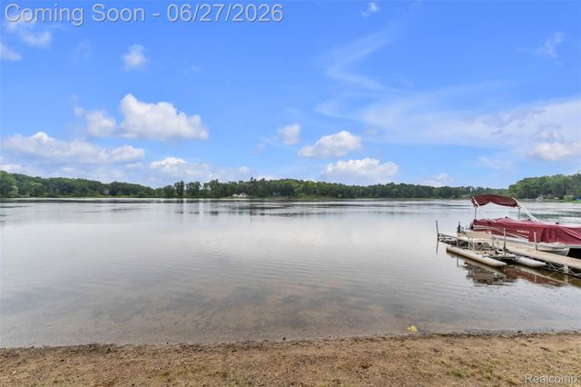 2276 Webster Park Drive, Genoa Township, MI 48843